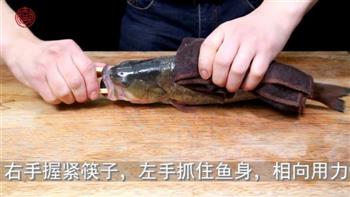 湘乳烧鲈鱼的做法步骤1