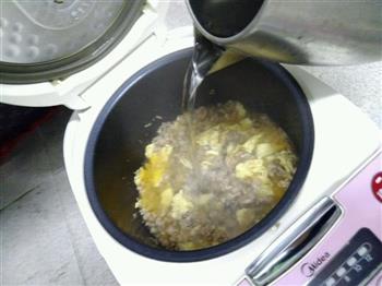 电饭煲制作鸡蛋肉丁西红柿面美味可口健康实惠的做法步骤5