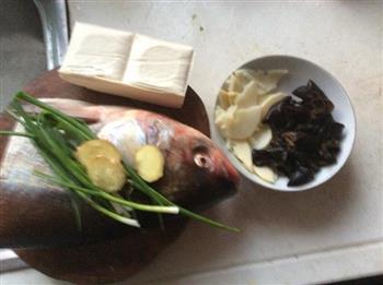 砂锅鱼头豆腐的做法步骤1