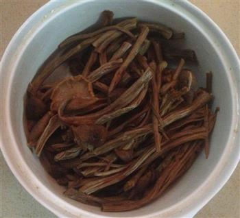 茶树菇排骨汤的做法图解5