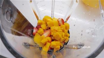 草莓芒果沙冰的做法步骤4