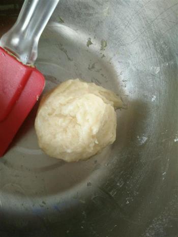 绿豆沙蛋黄酥的做法步骤4
