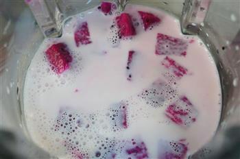 红心火龙果酸奶奶昔的做法步骤3