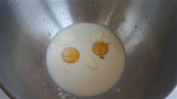 蛋黄果干花环面包的做法图解2