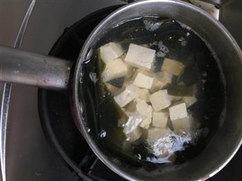 日式海带豆腐汤的做法步骤3