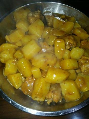 咖喱土豆焖鸡翅的做法步骤1