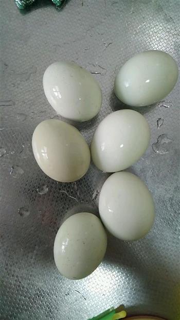 艾叶煮蛋的做法图解2