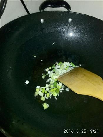 自创火腿肠青菜炒面的做法步骤7
