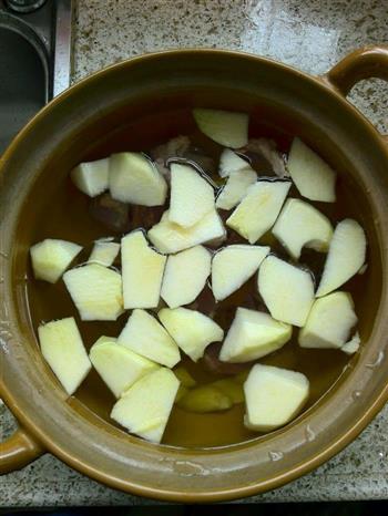 苹果瘦肉汤的做法图解3