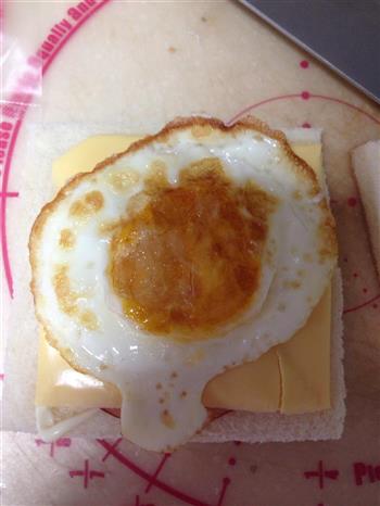 鸡蛋火腿三明治的做法步骤5