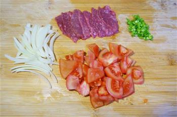 番茄滑蛋牛肉的做法步骤1