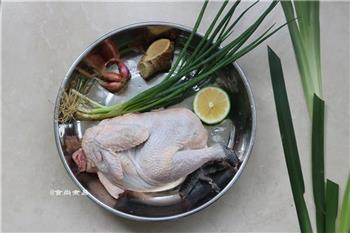 姜葱砂锅鸡的做法步骤1