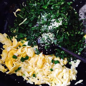 素食者-韭菜鸡蛋锅贴的做法步骤2