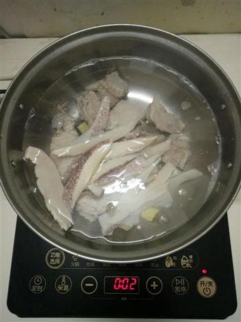 小鱼翅响螺片煲排骨汤的做法步骤4