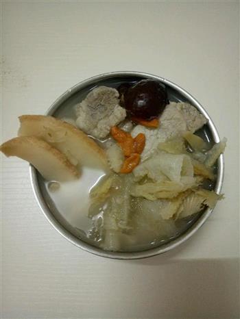 小鱼翅响螺片煲排骨汤的做法图解7