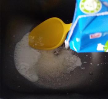 红心火龙果粒老酸奶的做法步骤2