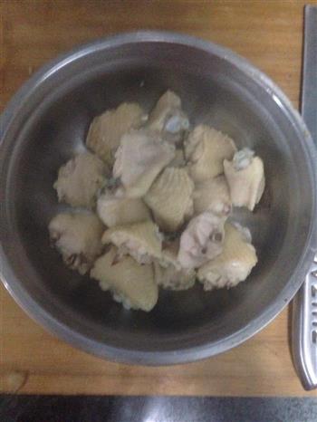 鸡翅中炖土豆粉条的做法图解2