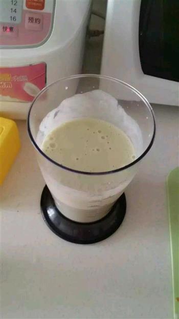 香蕉牛油果奶昔的做法步骤3