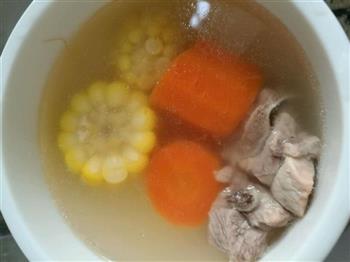 玉米胡萝卜排骨汤的做法图解5