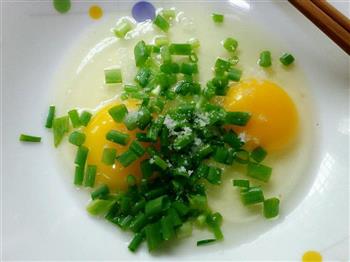 葱香鸡蛋馒头片的做法步骤2