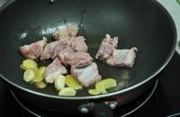 火腿黄鳝排骨汤的做法步骤3