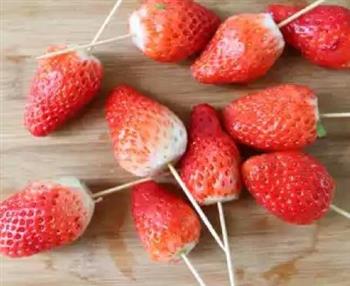 冰糖葫芦草莓串-清甜可口的做法步骤2