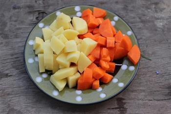 胡萝卜土豆浓汤的做法步骤2