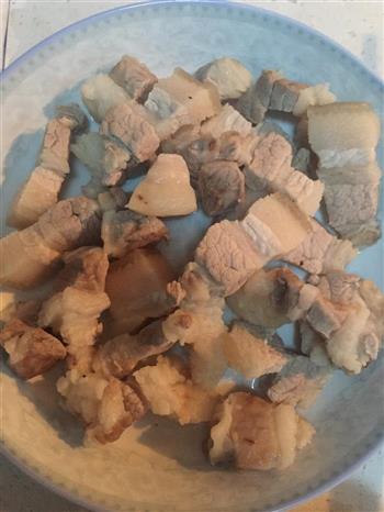 红烧肉炖干豆腐扣的做法图解1