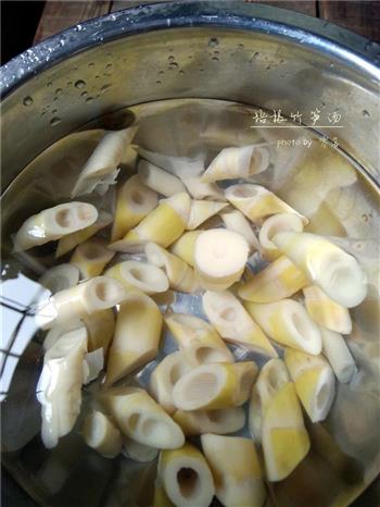 鲜嫩清香春笋汤的做法步骤1