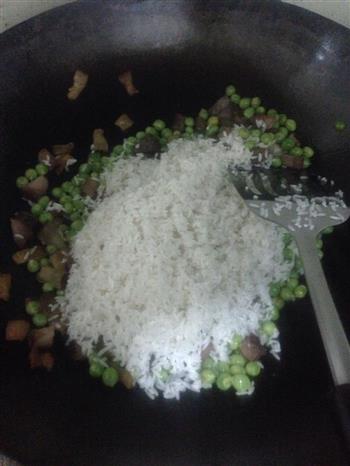 腊肉豌豆闷饭的做法步骤6