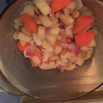 咖喱土豆胡萝卜炖鸡的做法步骤10