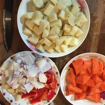 咖喱土豆胡萝卜炖鸡的做法图解3