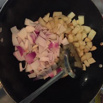 咖喱土豆胡萝卜炖鸡的做法步骤8