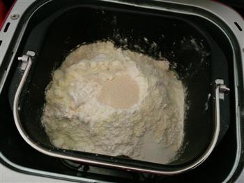 豆沙卷面包的做法步骤1