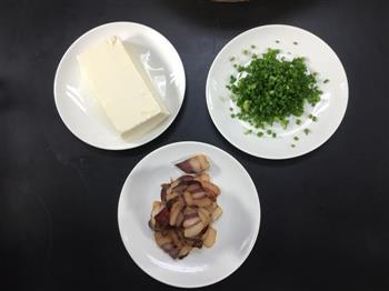 腊肉蒸豆腐的做法步骤1