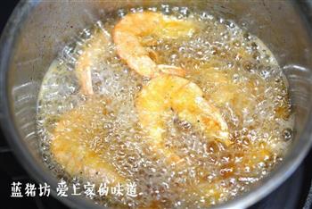 金黄酥脆，避风塘虾的做法图解2