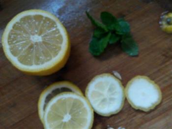 冰冰凉凉的薄荷柠檬七喜的做法步骤2