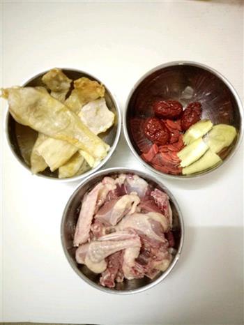 生晒鳘鱼胶煲白鸽汤的做法步骤2