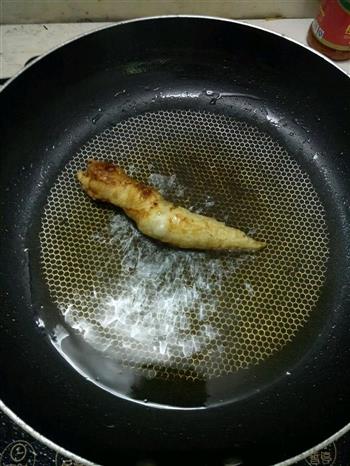 生晒鳘鱼胶煲白鸽汤的做法步骤3