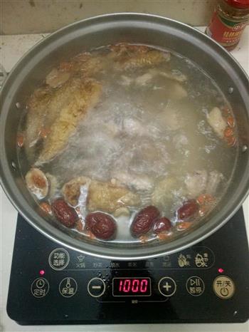 生晒鳘鱼胶煲白鸽汤的做法步骤6
