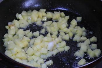 土豆培根炒饭的做法图解2