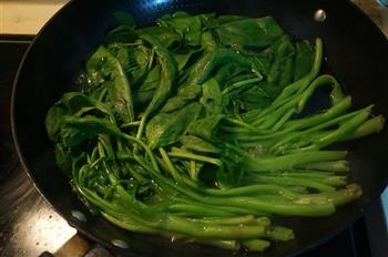 凉拌腰果菠菜的做法步骤3