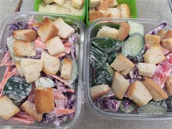 午餐-蔬菜沙拉+土豆泥的做法图解1