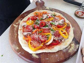 意大利香肠披萨的做法步骤3