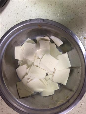 千页豆腐炒莴笋片的做法步骤2