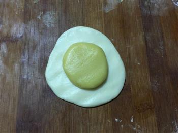 中式酥点的极致诱惑-豆沙菊花酥的做法步骤3