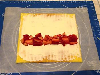 彩绘小熊芒果草莓蛋糕卷的做法图解14