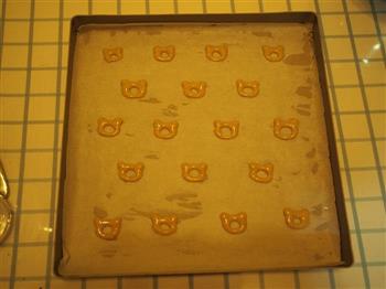 彩绘小熊芒果草莓蛋糕卷的做法步骤9