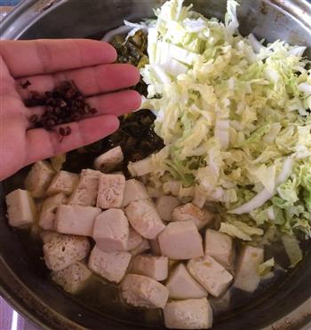 酸菜鱼锅的做法步骤4