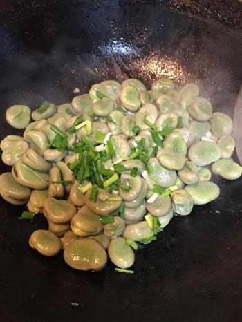 清炒蚕豆的做法步骤4